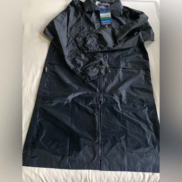 Navy Raincoat NEW WITH TAGS - Picture 2 of 7